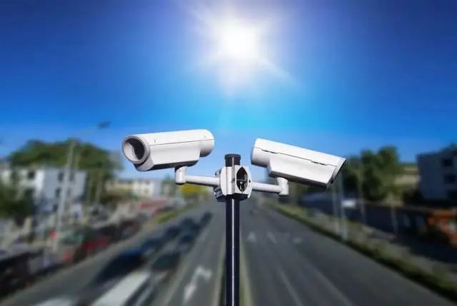 華北工控嵌入式計算機使能電子警察，加強交通違章違法行